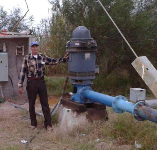 Timoteo Orozco instaló un sistema de bombeo para llevar agua a su rancho en BCS.