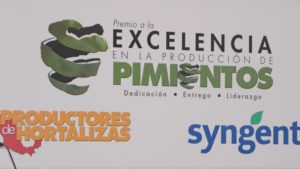 Entregan premios a dos operaciones ejemplares en la producción de pimientos